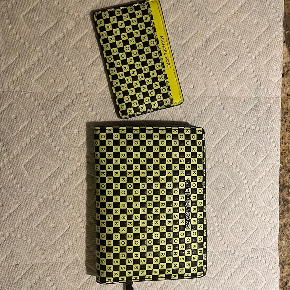 Michael Kors small wallet with seperate card holder